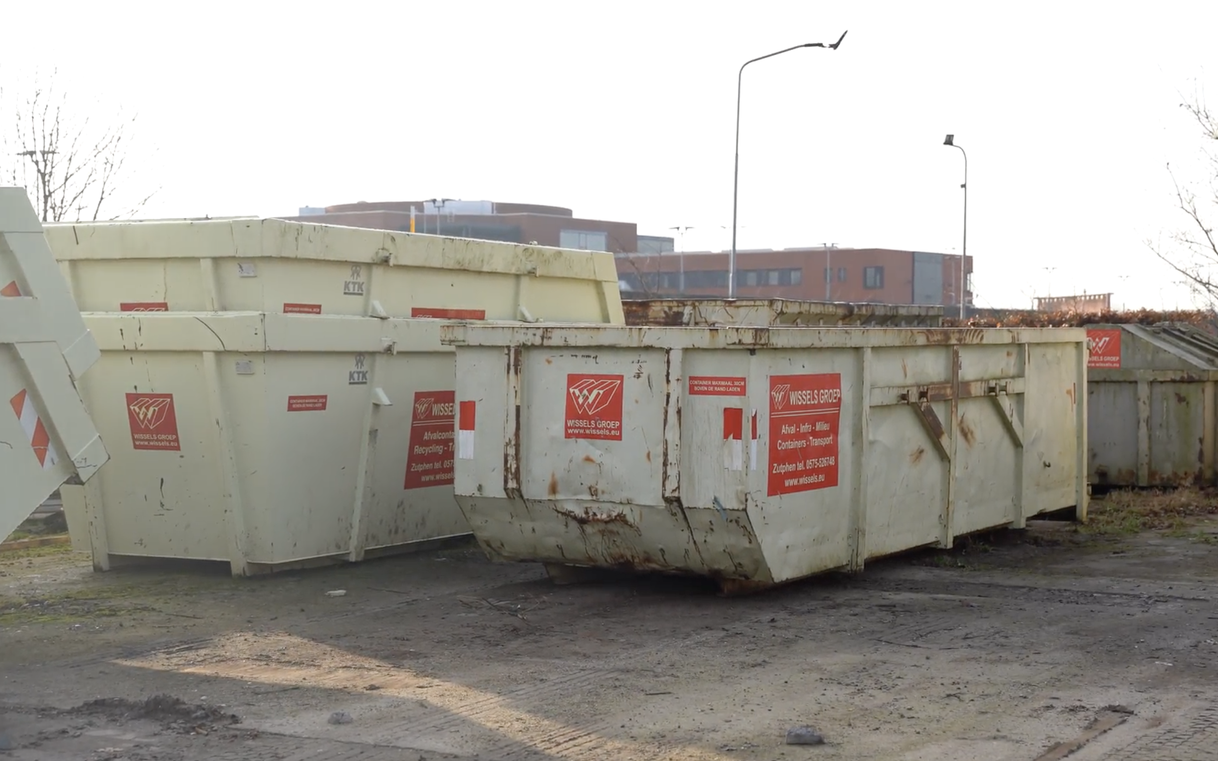 Grote container huren voor bedrijven: Waar moet je op letten?
